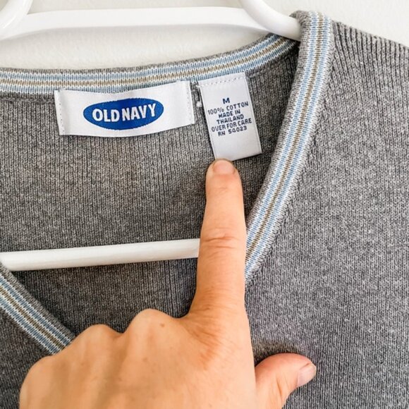 Old Navy Gray Sleeveless Sweatervest Top. Like new! Size M - Picture 4 of 4